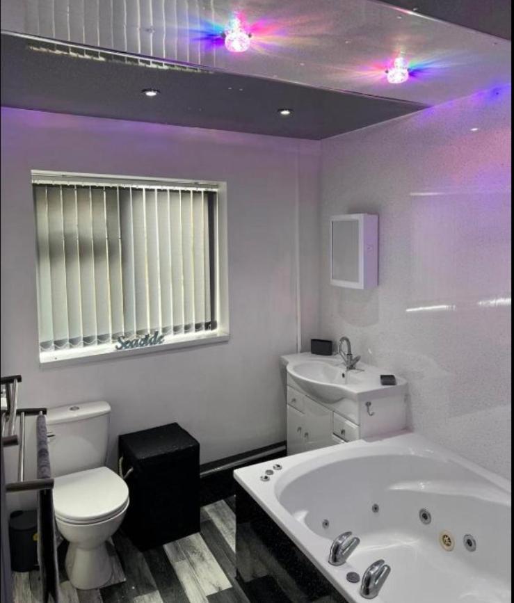 Sea View Apartment Large Balcony Whirlpool Bath 2 Bedrooms Sky Glass Tv 브리들링턴 외부 사진