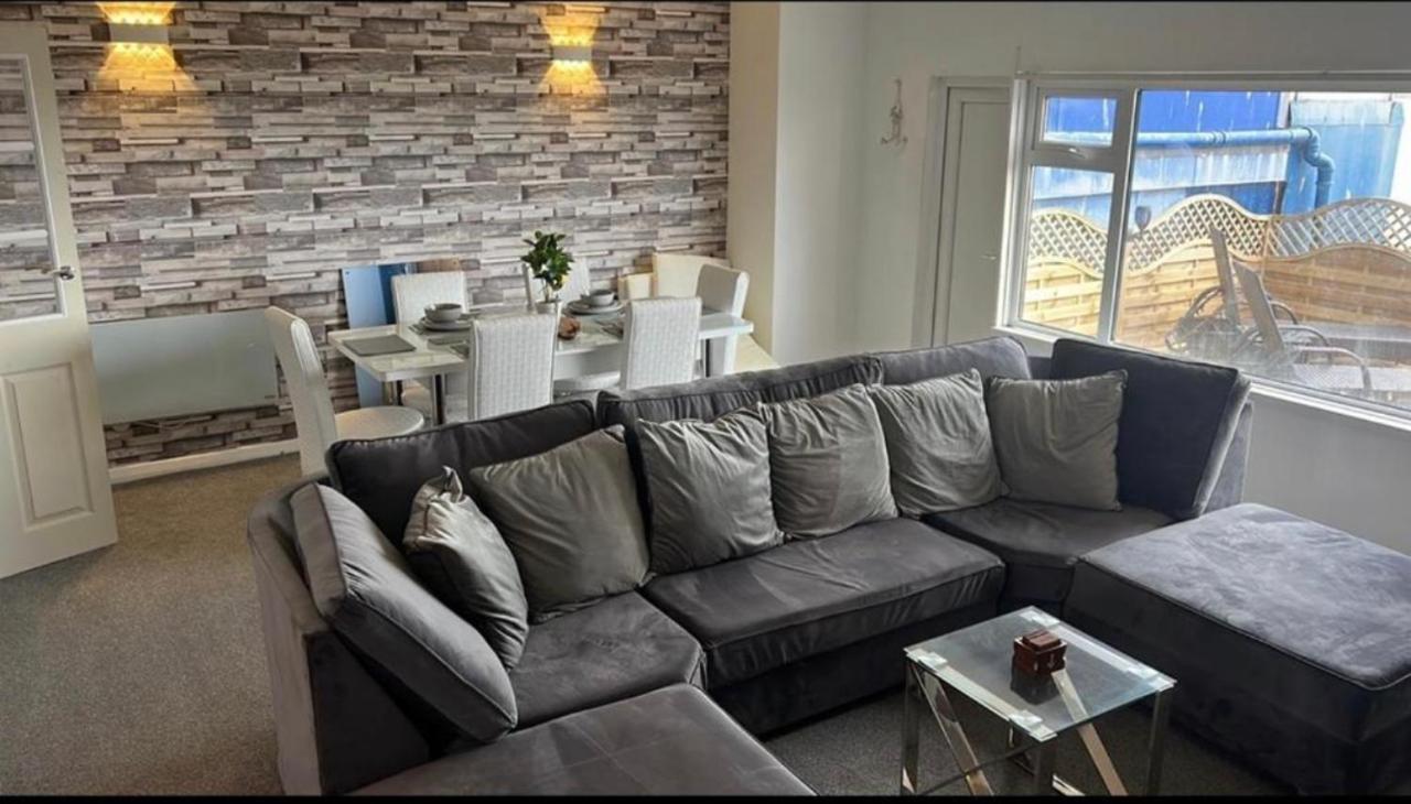 Sea View Apartment Large Balcony Whirlpool Bath 2 Bedrooms Sky Glass Tv 브리들링턴 외부 사진