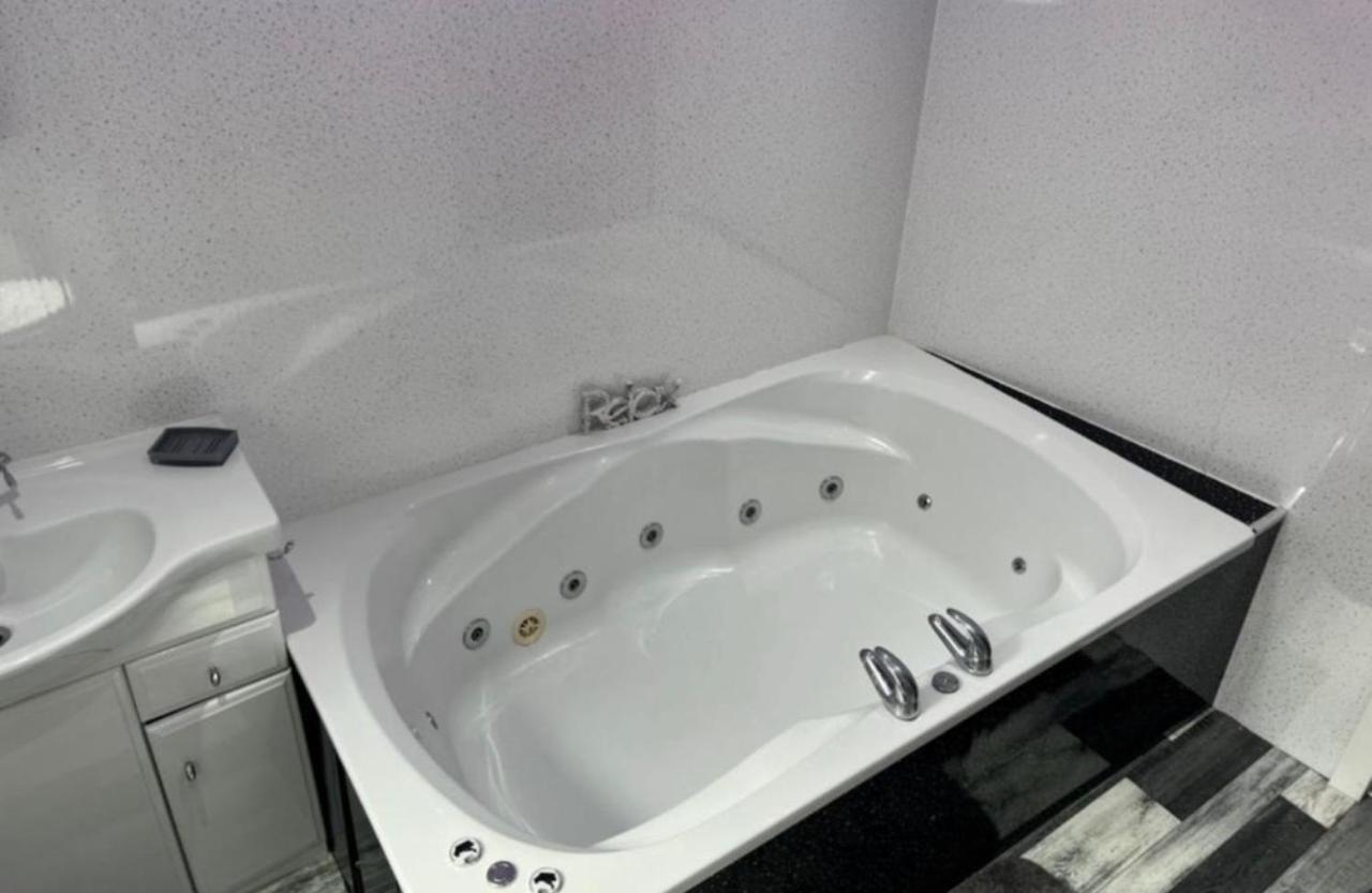 Sea View Apartment Large Balcony Whirlpool Bath 2 Bedrooms Sky Glass Tv 브리들링턴 외부 사진